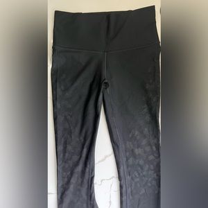 LuLulemon compression tight in size 8